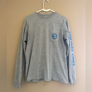 Vineyard Vines Long sleeve graphic Tee Gray blue whale symbol Men’s Small
